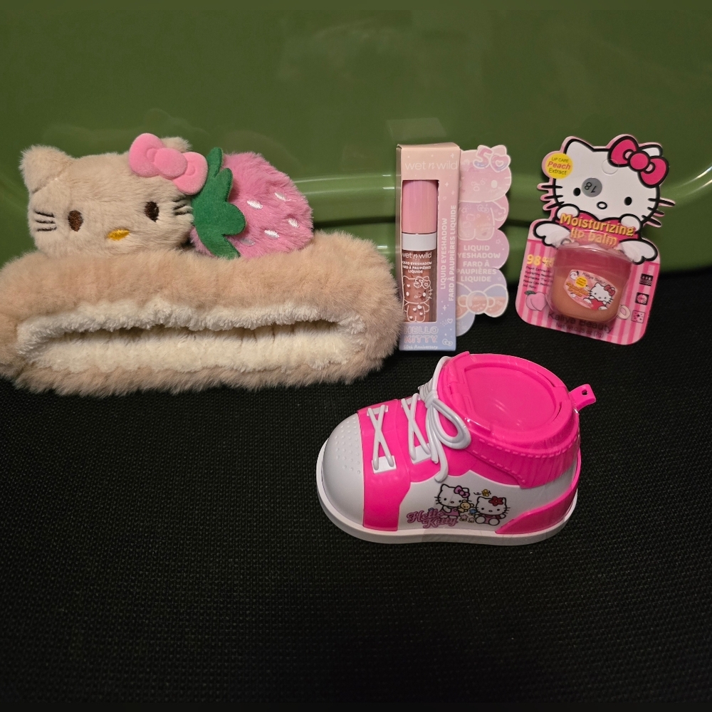 Hello Kitty Pink and White Doll Accessories Set